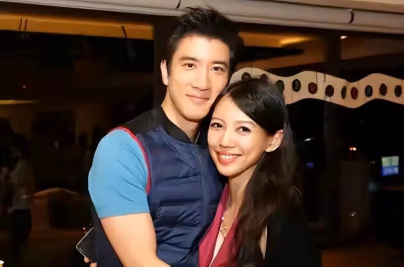 46歲王力宏正式復出!素顏開唱臉部下垂顯憔悴,疑落淚引粉絲大哭