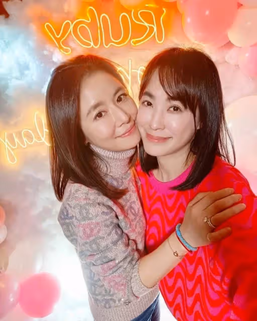 林心如曬慶生照感謝老公驚喜,被霍建華甜蜜摟肩,力破婚變傳聞
