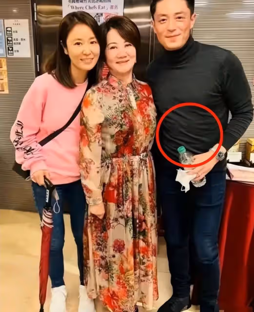 林心如曬慶生照感謝老公驚喜,被霍建華甜蜜摟肩,力破婚變傳聞