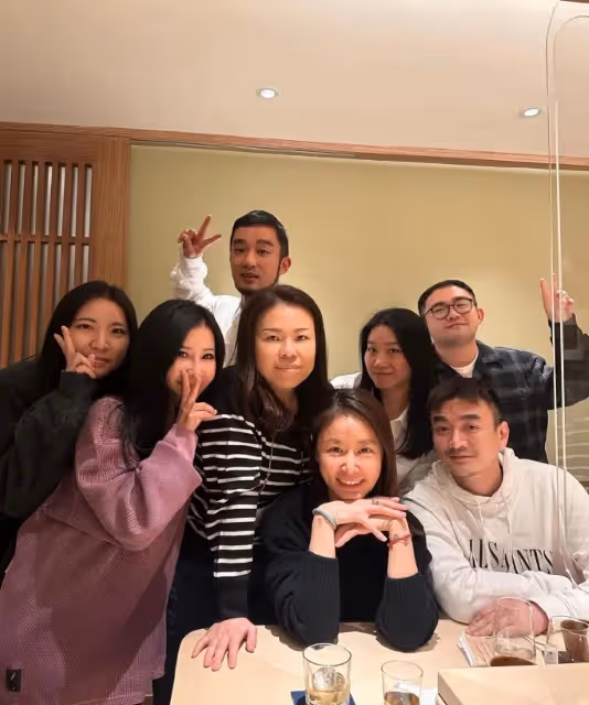 林心如曬慶生照感謝老公驚喜,被霍建華甜蜜摟肩,力破婚變傳聞