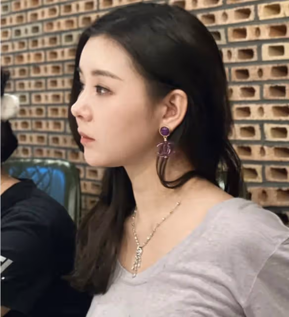 李小萌過年吃出雙下巴,曬懟臉拍直呼胖到需要安慰,真實又可愛
