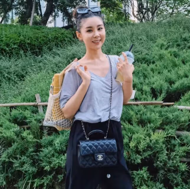 李小萌過年吃出雙下巴，曬懟臉拍直呼胖到需要安慰，真實又可愛