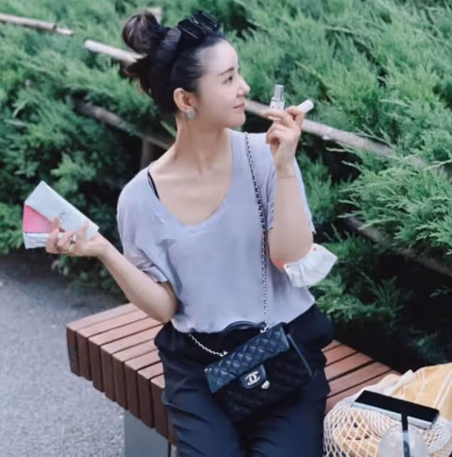 李小萌過年吃出雙下巴，曬懟臉拍直呼胖到需要安慰，真實又可愛