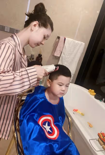 李小萌過年吃出雙下巴，曬懟臉拍直呼胖到需要安慰，真實又可愛