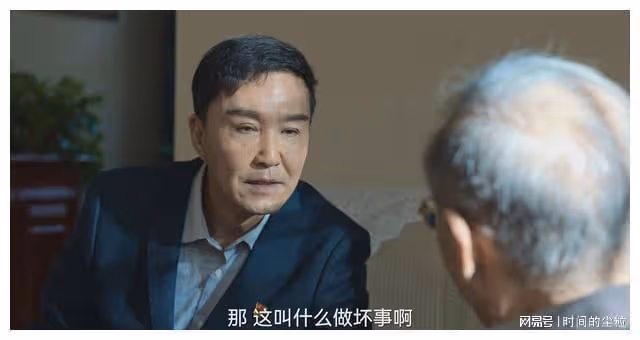 狂飆:高啟強的王炸套路,離休8年的老黃,安全上岸了?