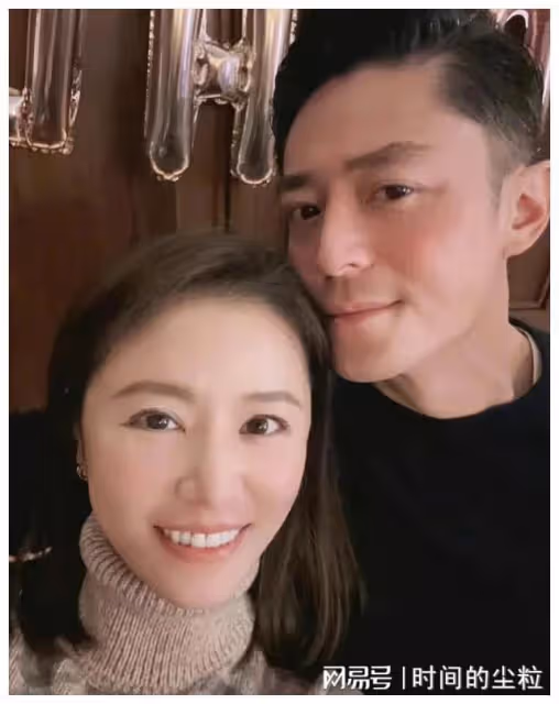 林心如曬出生日合照,與霍建華大秀恩愛,反被吐槽又老又土