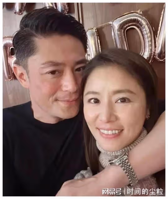 林心如曬出生日合照,與霍建華大秀恩愛,反被吐槽又老又土
