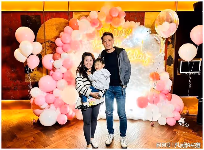 林心如曬出慶生合照,與霍建華合體大秀恩愛,反被吐槽又老又土