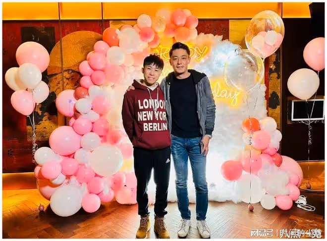 林心如曬出慶生合照,與霍建華合體大秀恩愛,反被吐槽又老又土