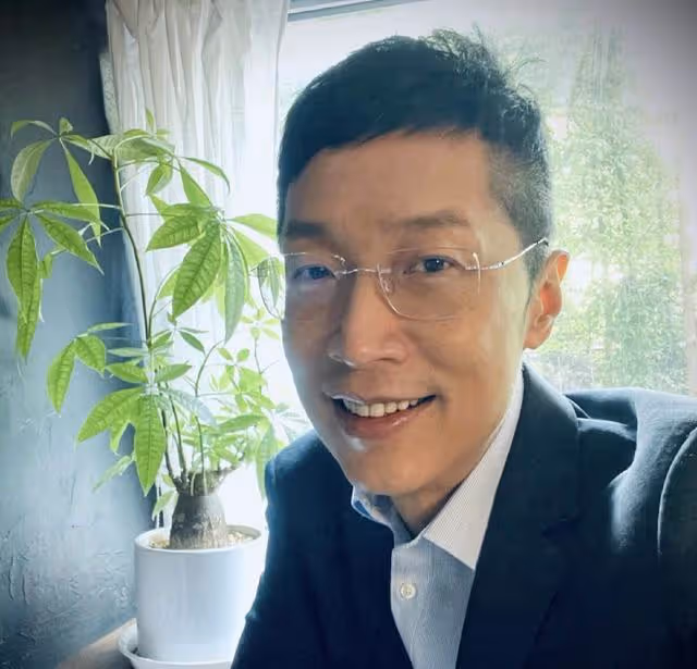 51歲香港知名男星否認移民傳聞!將繼續攻讀碩士,至今仍是單身