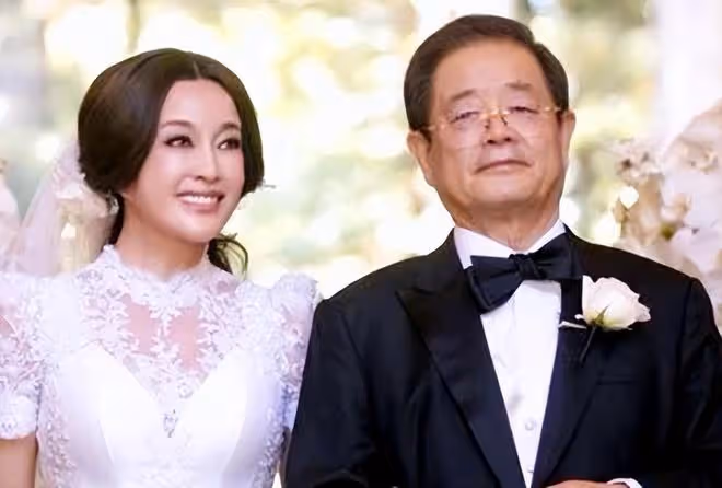 劉曉慶罕曬與前男友定情作!兩人一度談婚論嫁,對方70歲仍未婚