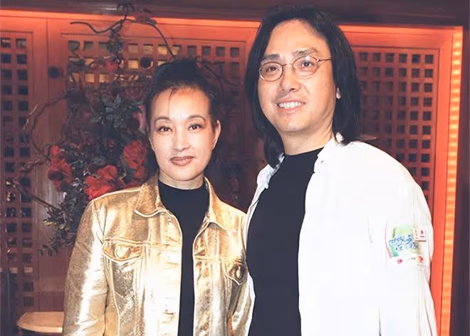 劉曉慶罕曬與前男友定情作!兩人一度談婚論嫁,對方70歲仍未婚