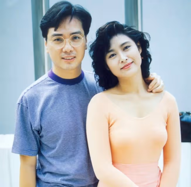 劉曉慶罕曬與前男友定情作!兩人一度談婚論嫁,對方70歲仍未婚