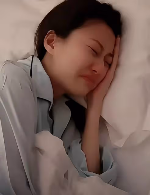 閆學晶到重症監護病房接孫子,50歲榮升奶奶,舉手機狂拍難掩喜悅