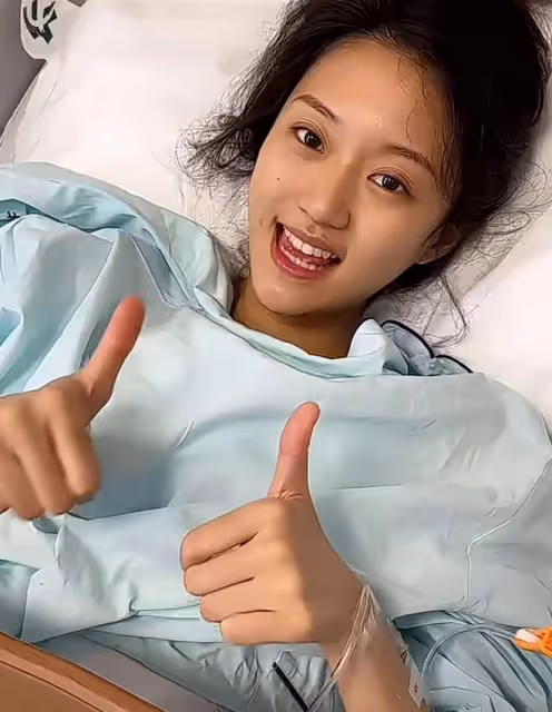 閆學晶到重症監護病房接孫子,50歲榮升奶奶,舉手機狂拍難掩喜悅