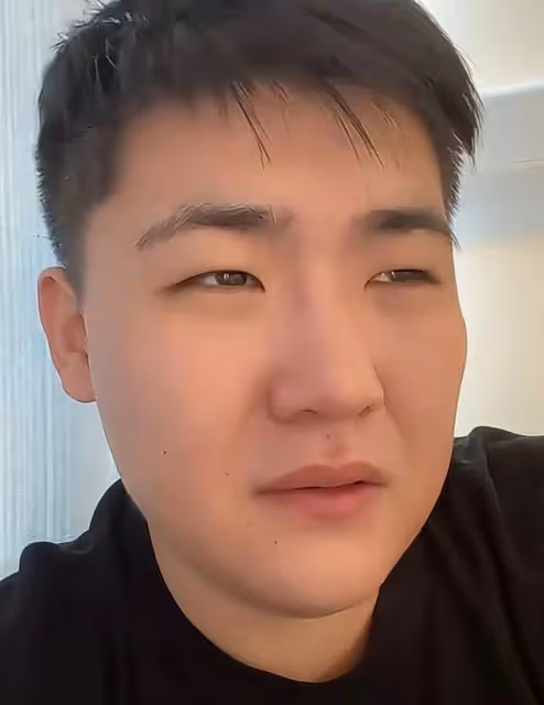 閆學晶到重症監護病房接孫子,50歲榮升奶奶,舉手機狂拍難掩喜悅