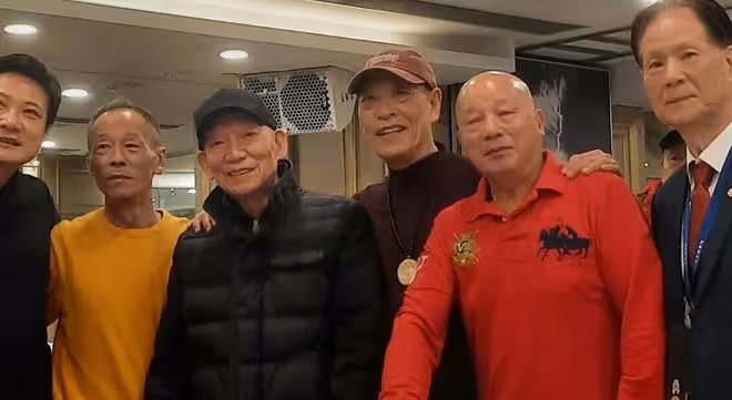 上百位香港動作演員聚會,包餐廳吃飯舞獅太熱鬧,不見成龍洪金寶
