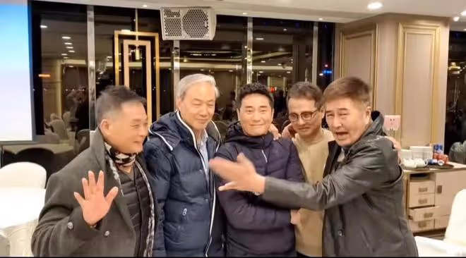 上百位香港動作演員聚會,包餐廳吃飯舞獅太熱鬧,不見成龍洪金寶