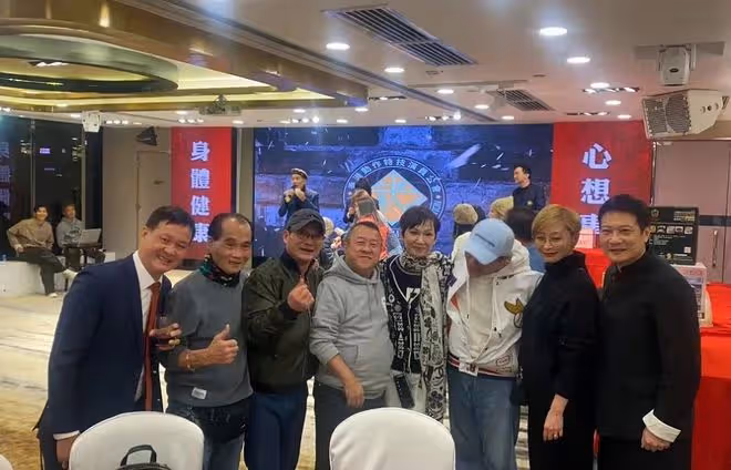 上百位香港動作演員聚會,包餐廳吃飯舞獅太熱鬧,不見成龍洪金寶