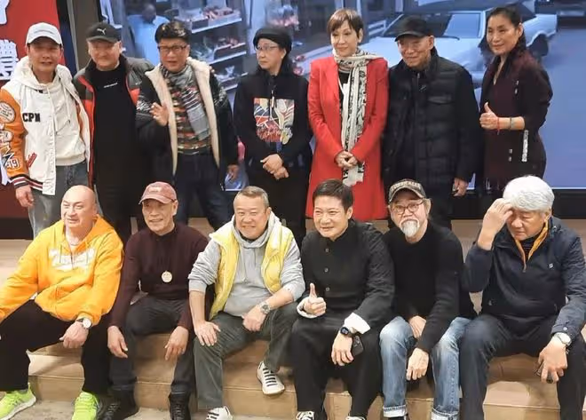 上百位香港動作演員聚會,包餐廳吃飯舞獅太熱鬧,不見成龍洪金寶
