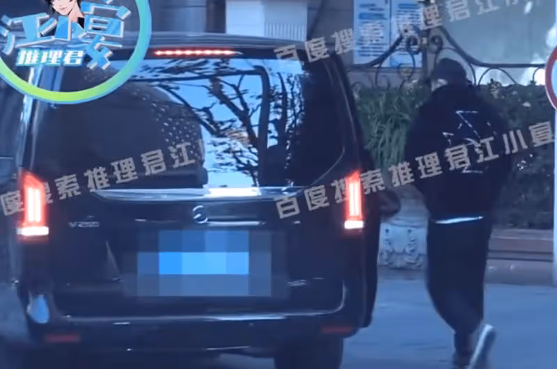 歐陽娜娜和好友cu聚餐!兩人同車出行毫不避嫌,打扮嚴實顯低調