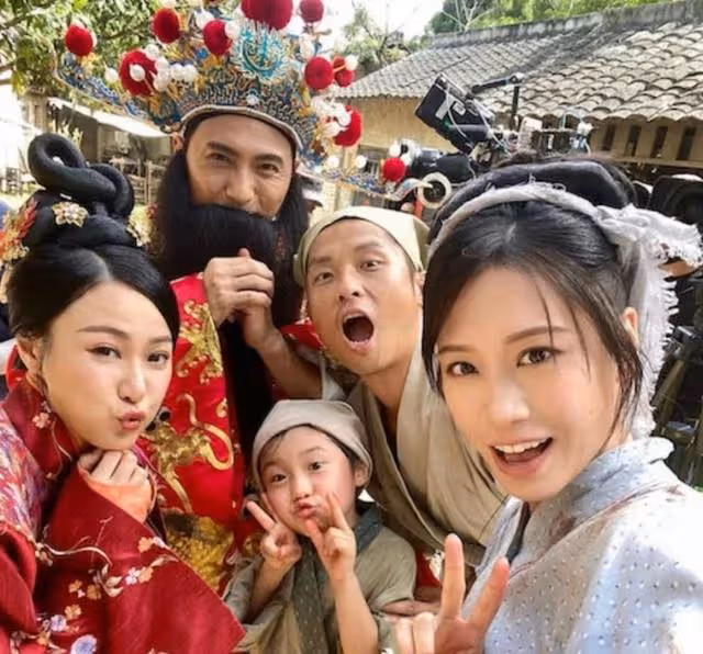 疑遭公司冷待!TVB上位小花新劇變跑龍套,曾被推做佘詩曼接班人
