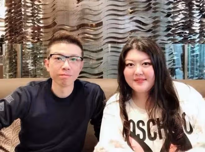 向華強神秘長女露面,奢華打扮氣場強大,舉手投足神似繼母向太
