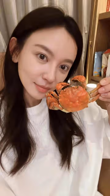《知否》女星曝戀情!與男子摟抱撒嬌親密無間,凌晨同回家疑同居