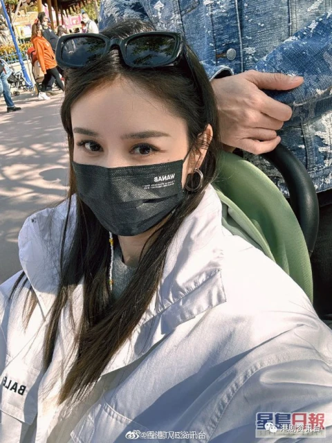 林峰抱女游主題樂園老婆爭坐BB車!張馨月曬巨型鑽戒大到網民狂問幾卡