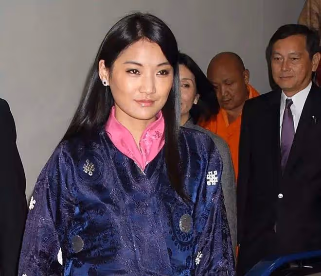 取代表姐嫁給不丹國王,結婚11年照顧4位太后,佩瑪王后過得如何