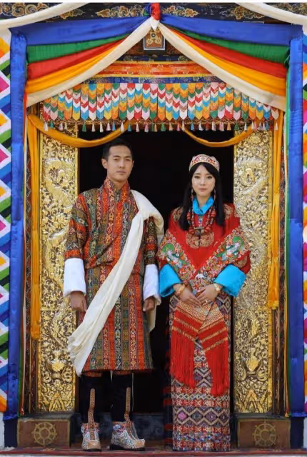 取代表姐嫁給不丹國王,結婚11年照顧4位太后,佩瑪王后過得如何