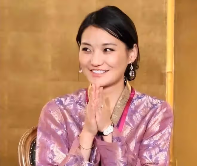 取代表姐嫁給不丹國王,結婚11年照顧4位太后,佩瑪王后過得如何