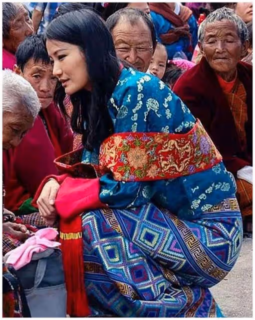 取代表姐嫁給不丹國王,結婚11年照顧4位太后,佩瑪王后過得如何