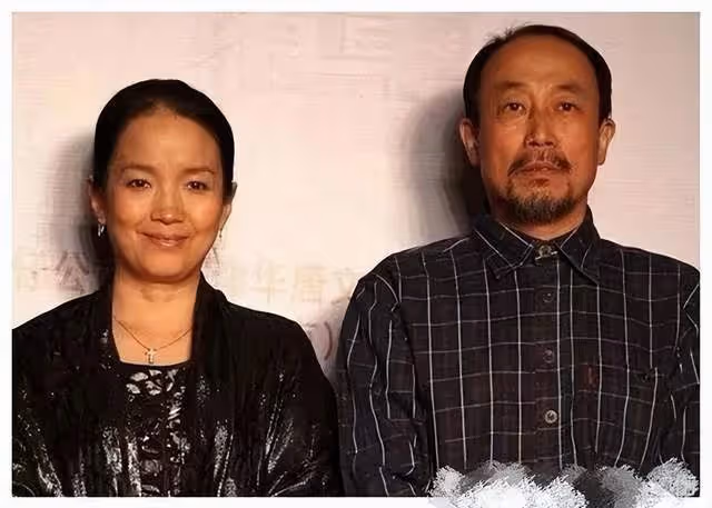 孫海英呂麗萍夫婦回國過年,不當言論再被提,網友直呼還敢回來