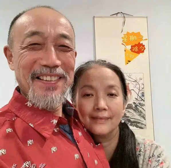 孫海英呂麗萍夫婦回國過年,不當言論再被提,網友直呼還敢回來