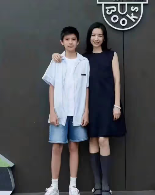 曝潘粵明籌備婚禮,董潔得知後說不給兒子留財產就大鬧婚禮現場