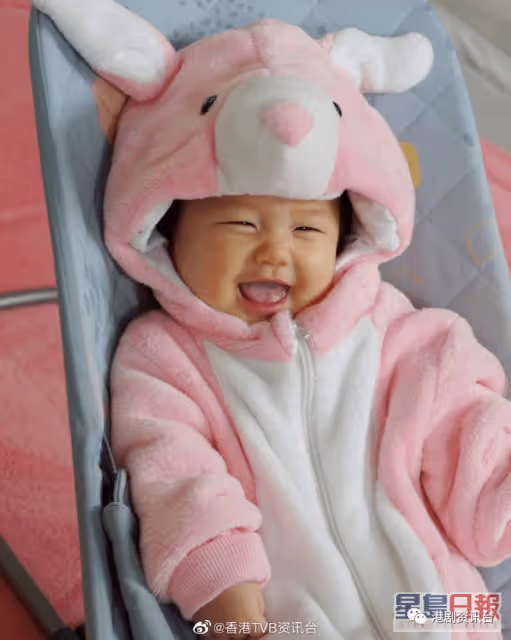 鍾嘉欣最小女兒扮兔仔拜年!首度公開中文名竟與自己經典角色撞名