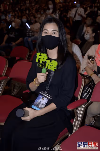 蒙嘉慧曬夫妻合照賀結婚10周年!與鄭伊健日本街頭蹺手漫步露幸福甜笑