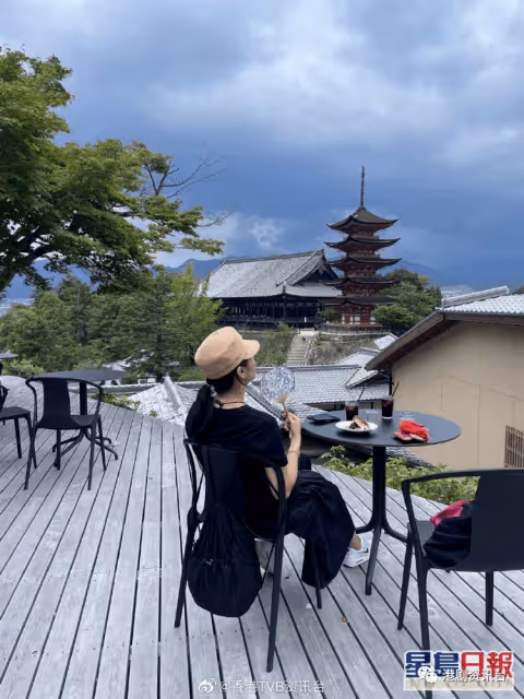 蒙嘉慧曬夫妻合照賀結婚10周年!與鄭伊健日本街頭蹺手漫步露幸福甜笑