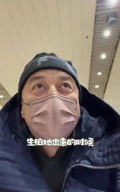 李亞鵬頻繁曬小女兒,不顧王菲和李嫣的感受,但王菲說與我無關