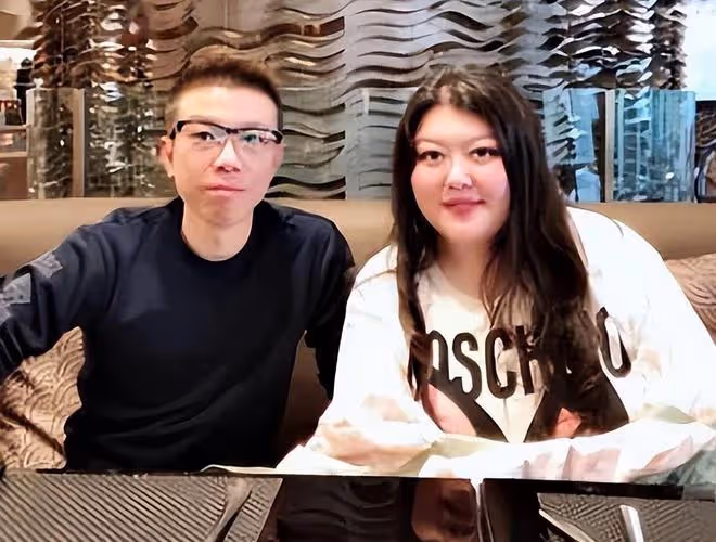 向華強女兒現身上海醫院,大眼像親媽丁佩,已成珠寶女王至今未婚