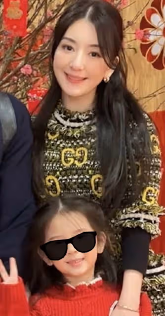 方媛春節曬全家福,57歲郭富城頭髮烏黑,倆女兒一個像爸一個像媽