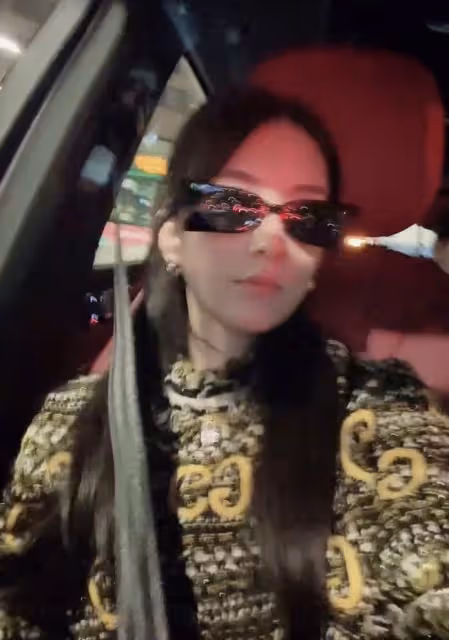 方媛春節曬全家福,57歲郭富城頭髮烏黑,倆女兒一個像爸一個像媽