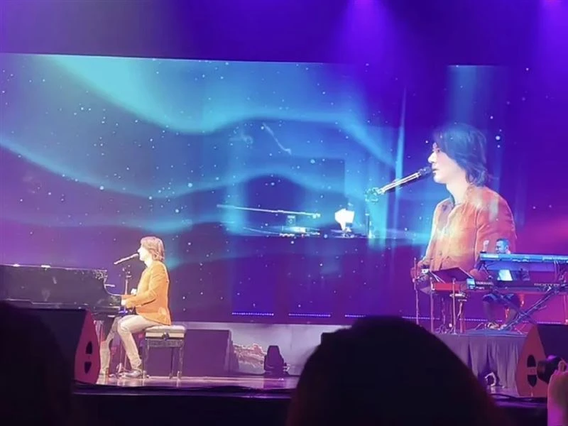 王力宏演唱會淚唱想念兒女,全家陪伴復出,自稱蓋世英雄回歸舞台