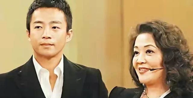 張蘭爆料,大S大年初二給汪小菲發全家福,是具俊曄和倆孩子合照