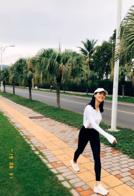 實力派女演員王智,雙腿纖細緊緻超搶眼,生活習慣健康且自律