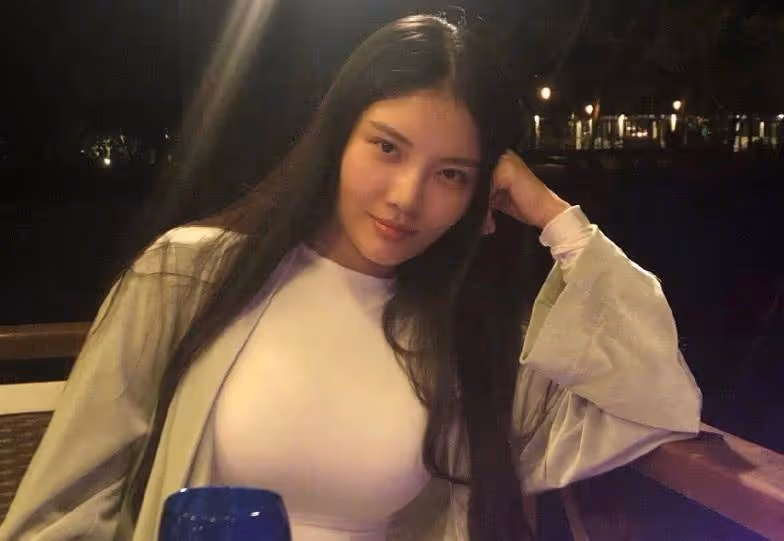 徐冬冬曬吃面視頻,姿勢霸氣十足,身材依舊火辣!