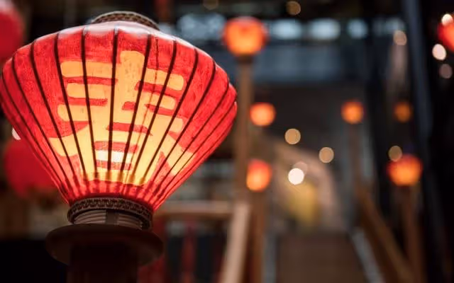 過年,姥姥給孩子紅包1萬,奶奶只給200,孩子爸爸感覺「丟人」