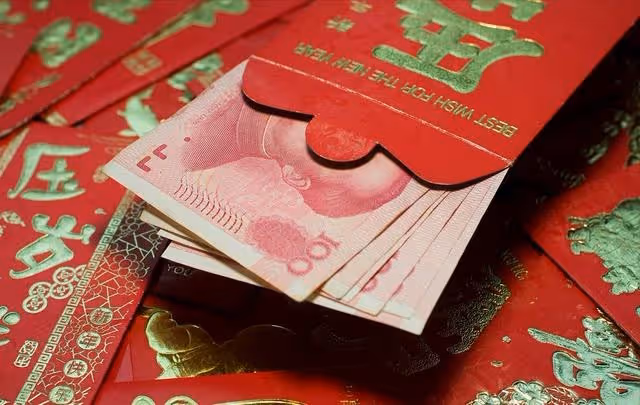 過年,姥姥給孩子紅包1萬,奶奶只給200,孩子爸爸感覺「丟人」