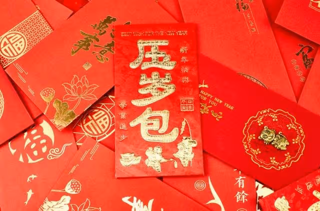 過年,姥姥給孩子紅包1萬,奶奶只給200,孩子爸爸感覺「丟人」